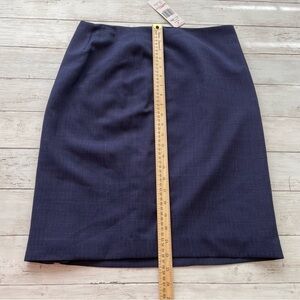 Le Suit Skirt Navy Size 10 lined wear to work preppy 9 to 5 business casual